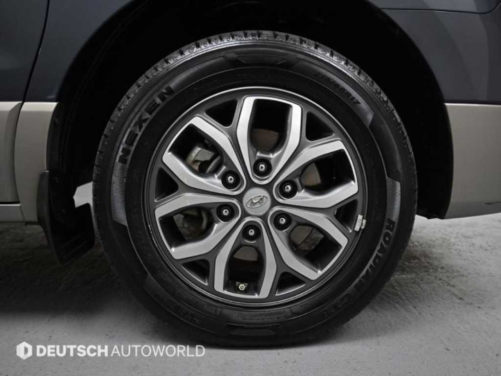 HYUNDAI Starex - Vista 5