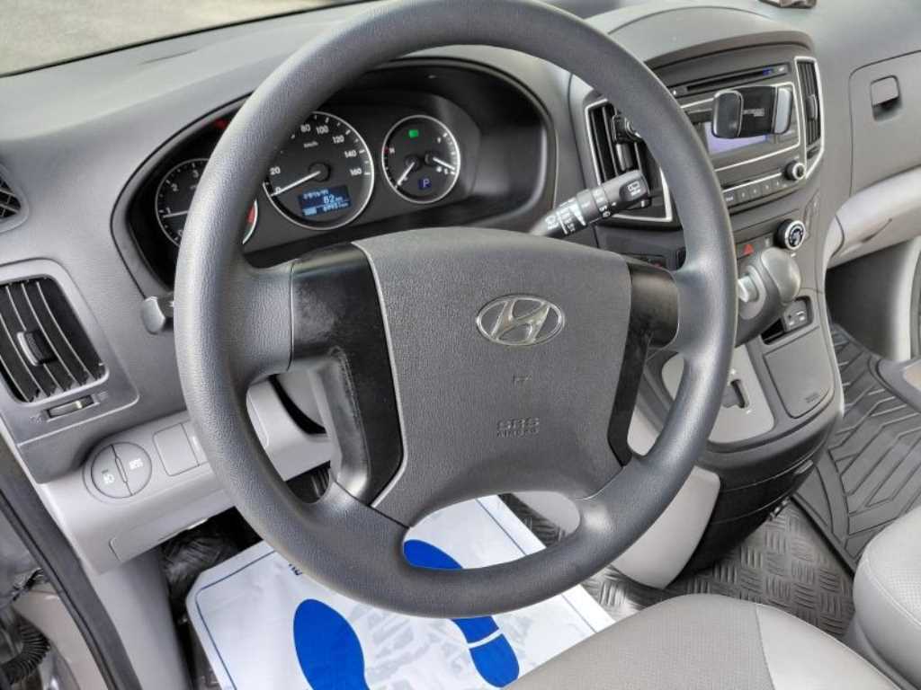 HYUNDAI Starex - Vista 12