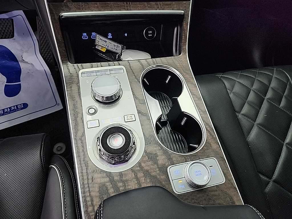 Genesis GV80 - Vista 8