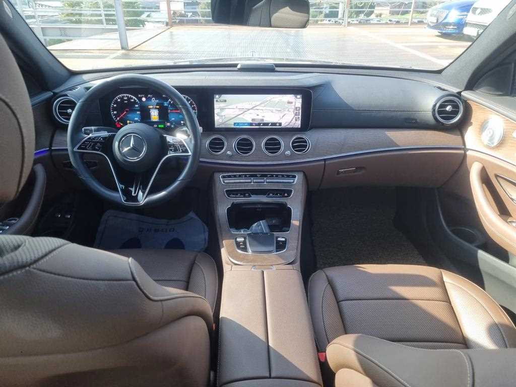 Mercedes Benz E class - Vista 8