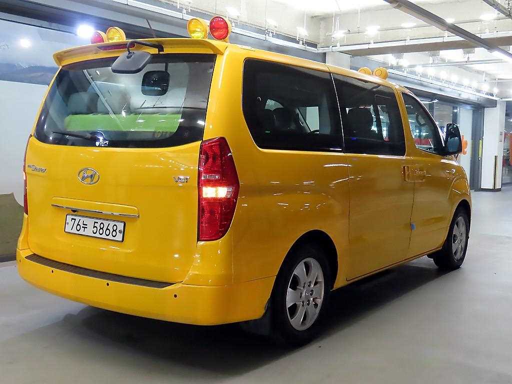 HYUNDAI Starex - Vista 4