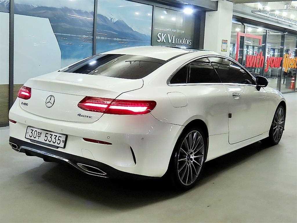 Mercedes Benz E class - Vista 4