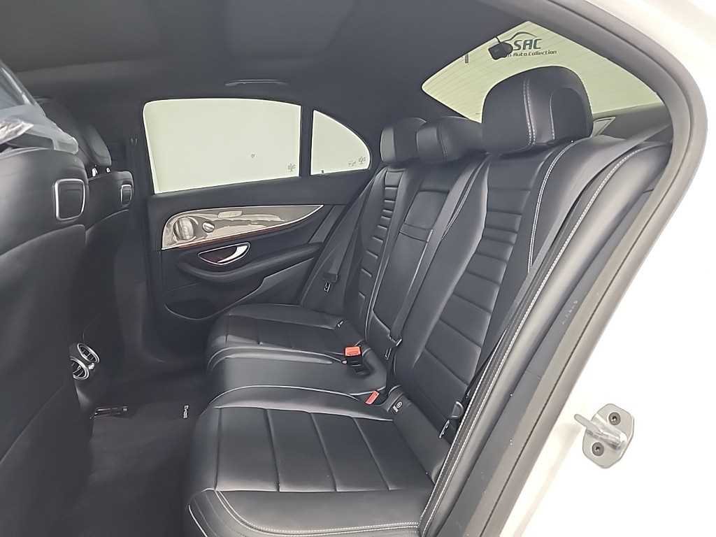 Mercedes Benz E class - Vista 12