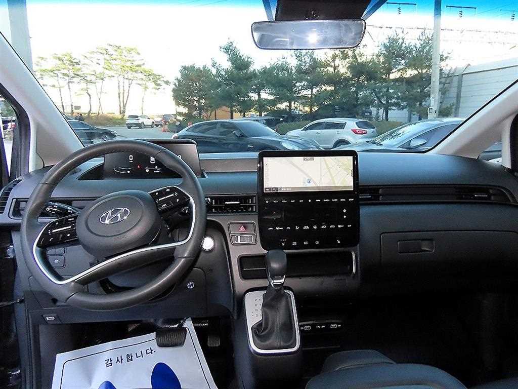 HYUNDAI Staria - Vista 8