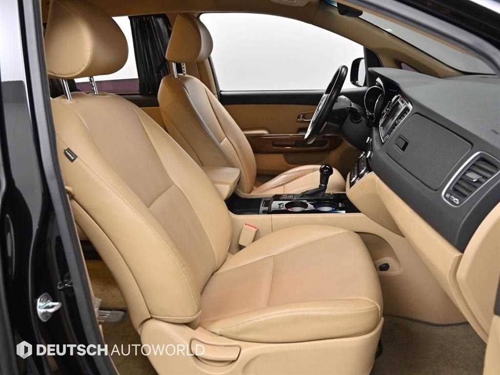 KIA Carnival - Vista 10