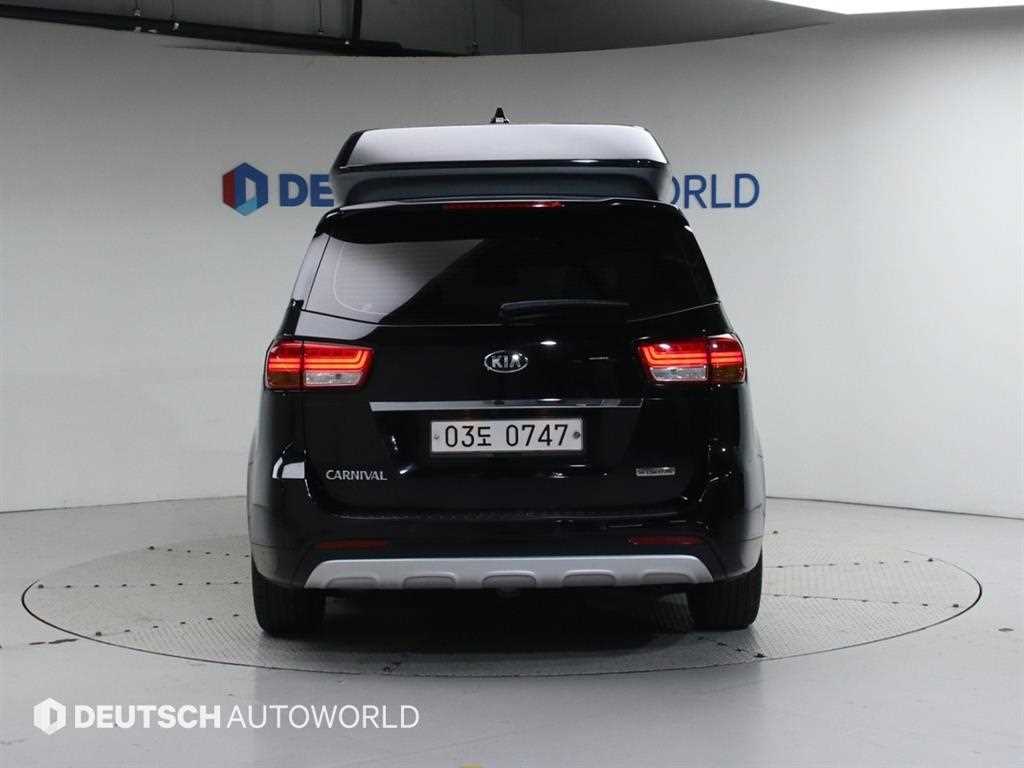 KIA Carnival - Vista 4