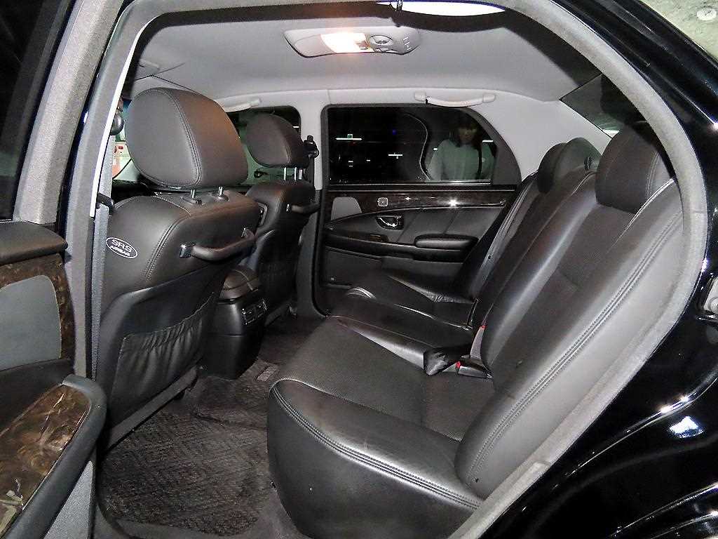 HYUNDAI Equus - Vista 7