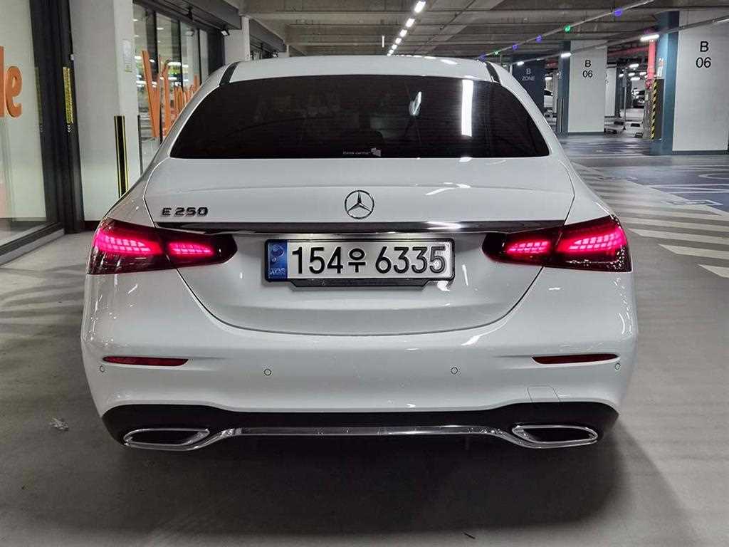 Mercedes Benz E class - Vista 5