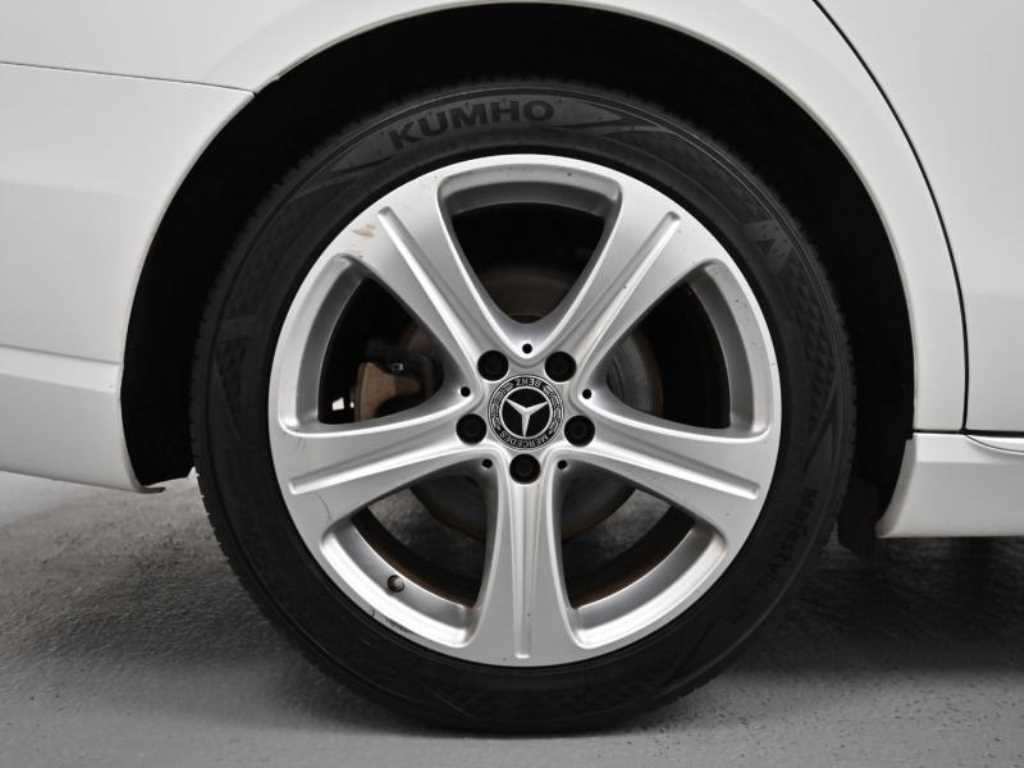 Mercedes Benz E class - Vista 5