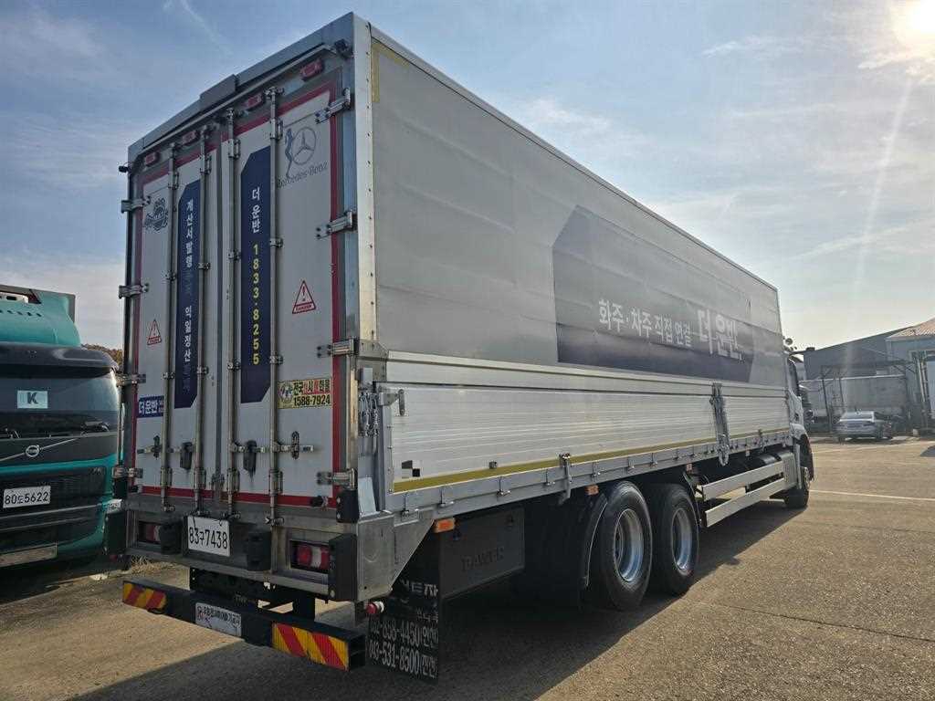 medium and large cargo truck - Vista 4