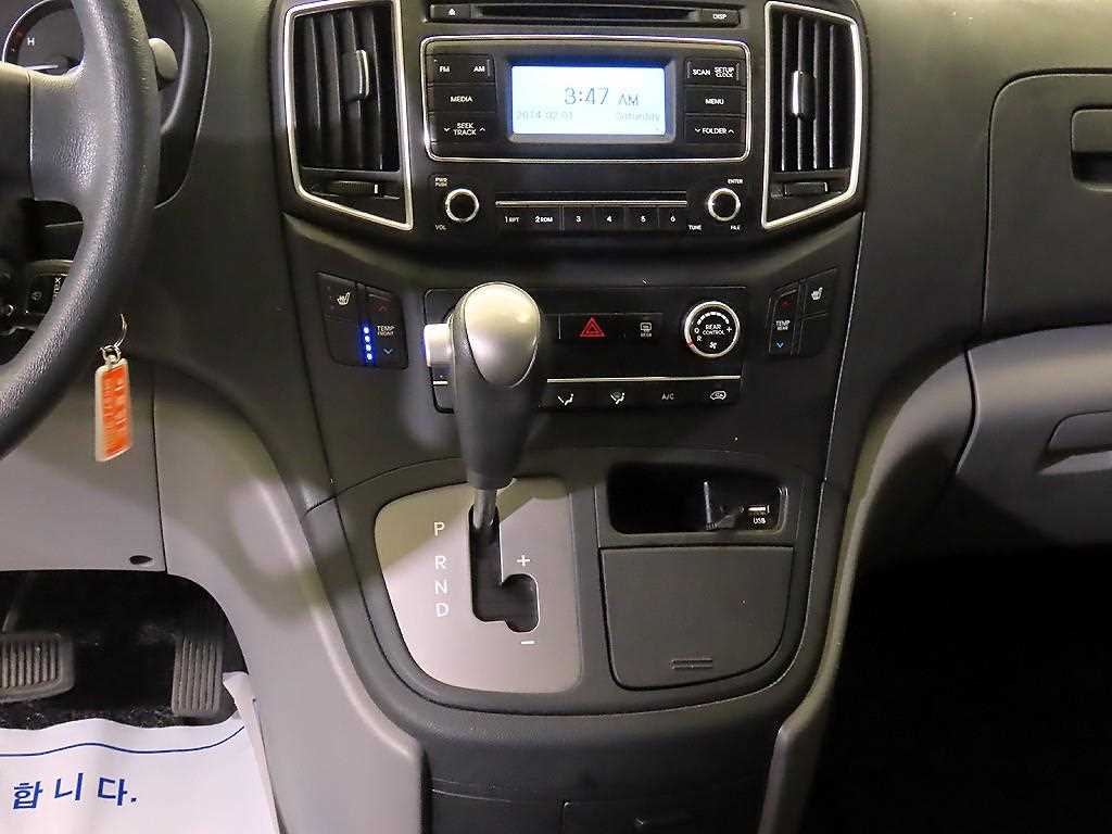 HYUNDAI Starex - Vista 12