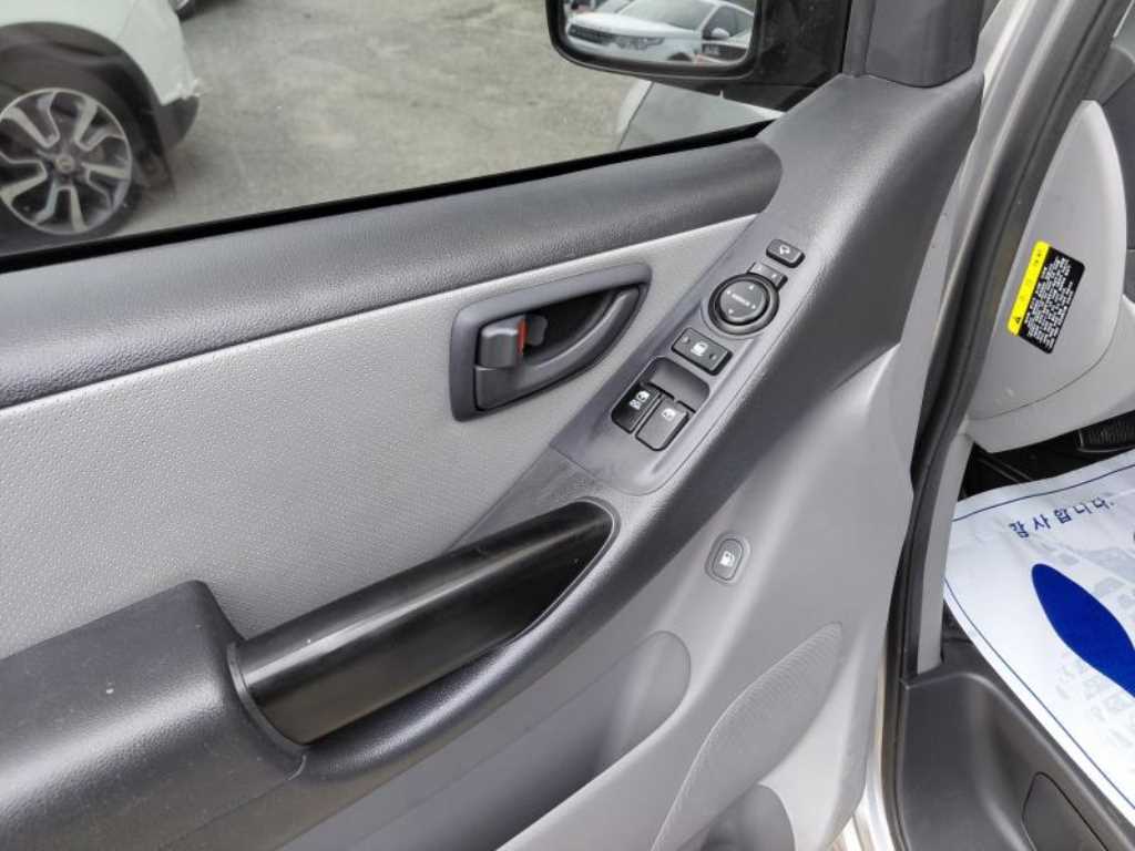 HYUNDAI Starex - Vista 10