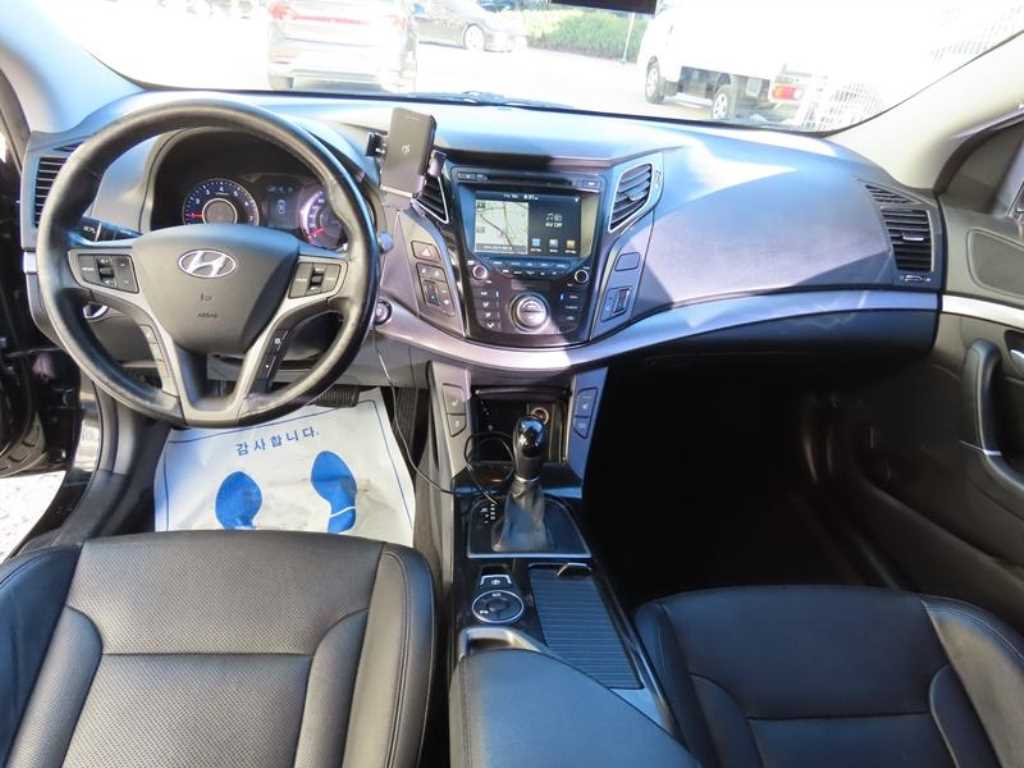 HYUNDAI i40 - Vista 8