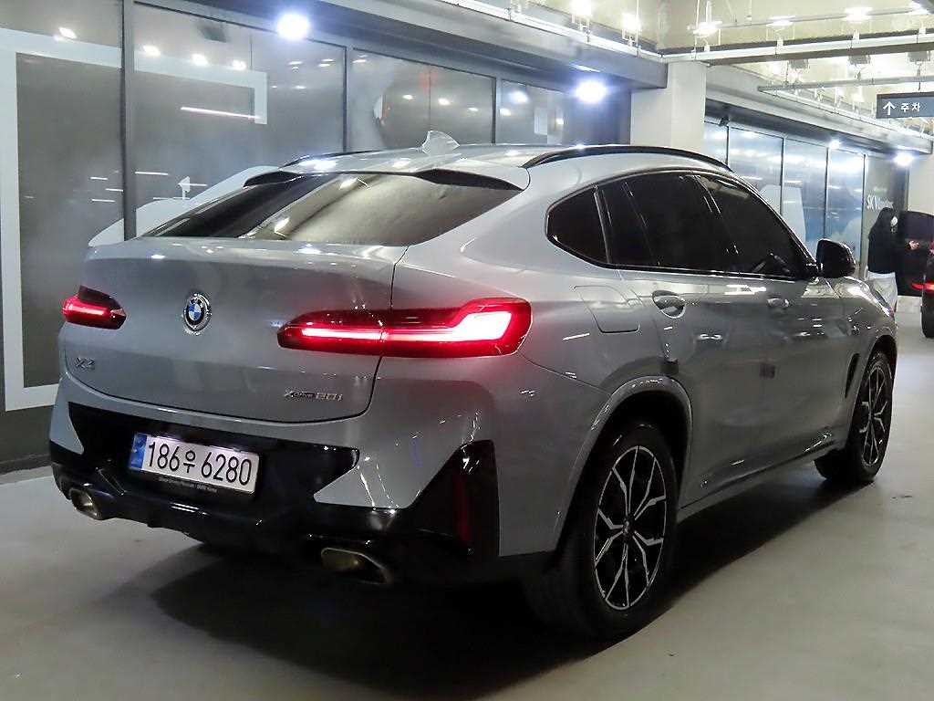 BMW X4 - Vista 4