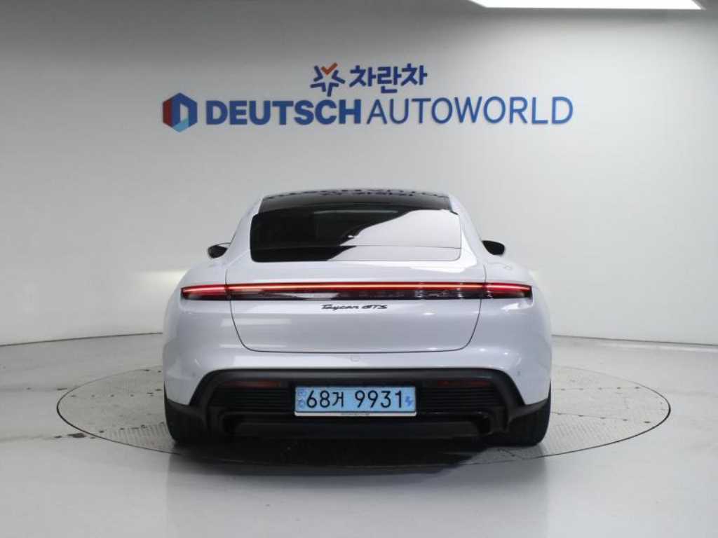 Porsche Taycan - Vista 4