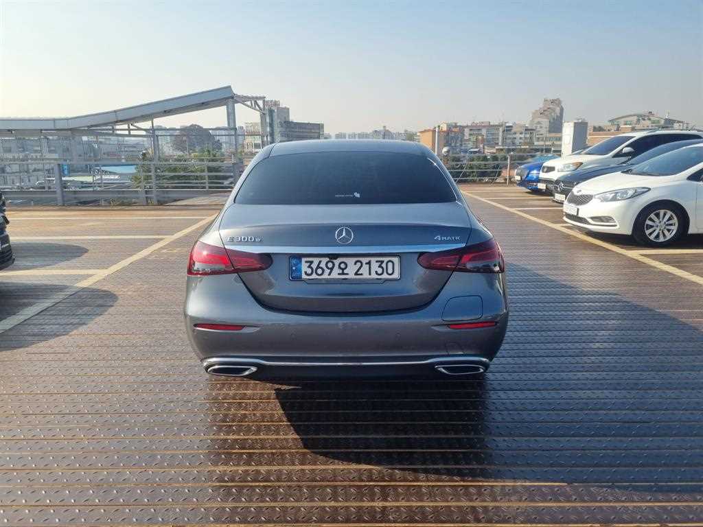 Mercedes Benz E class - Vista 4