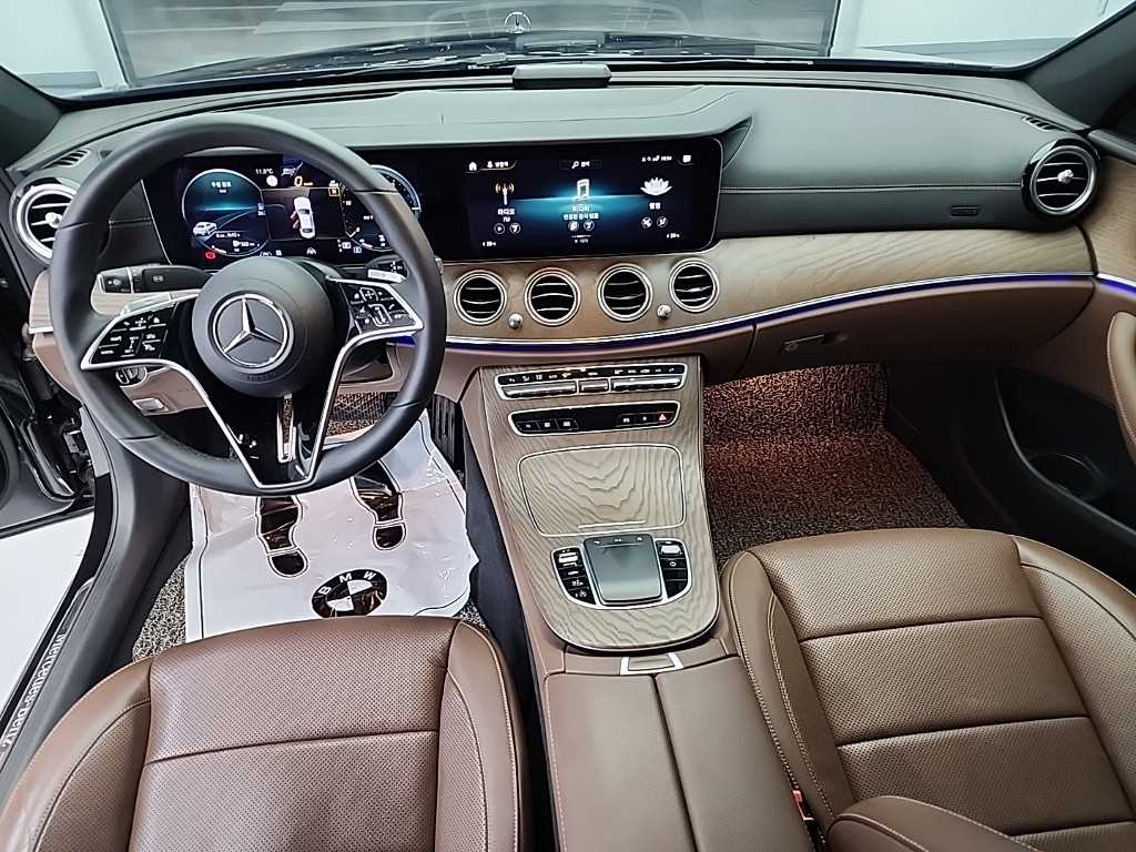 Mercedes Benz E class - Vista 7