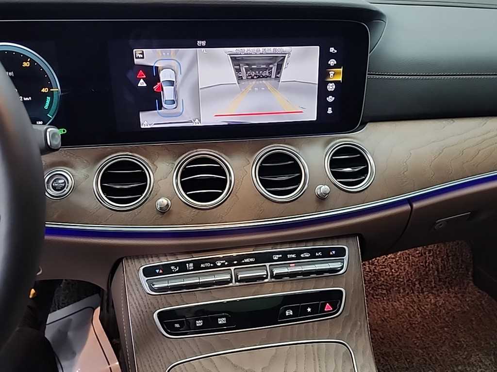 Mercedes Benz E class - Vista 10