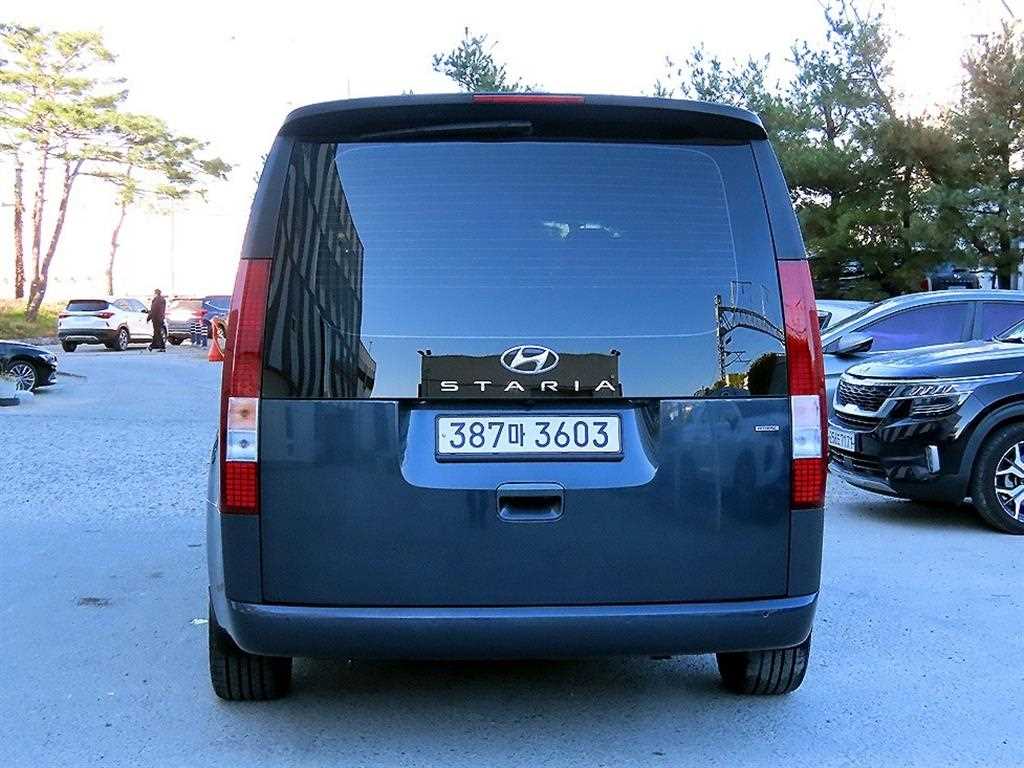 HYUNDAI Staria - Vista 4