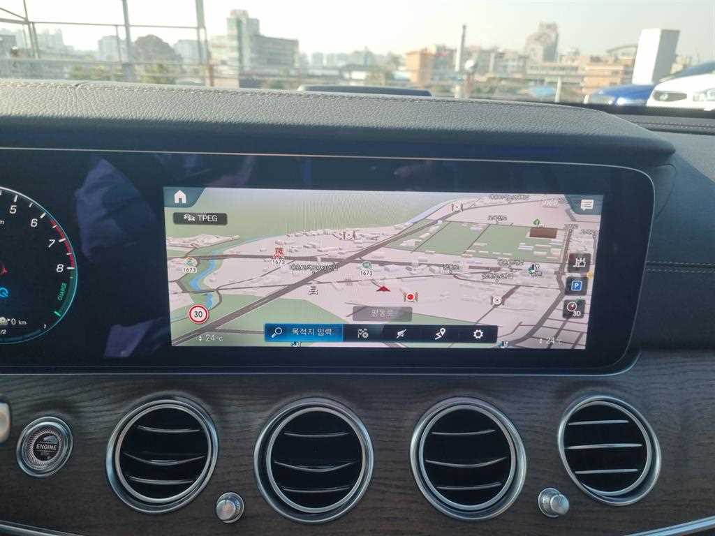 Mercedes Benz E class - Vista 10