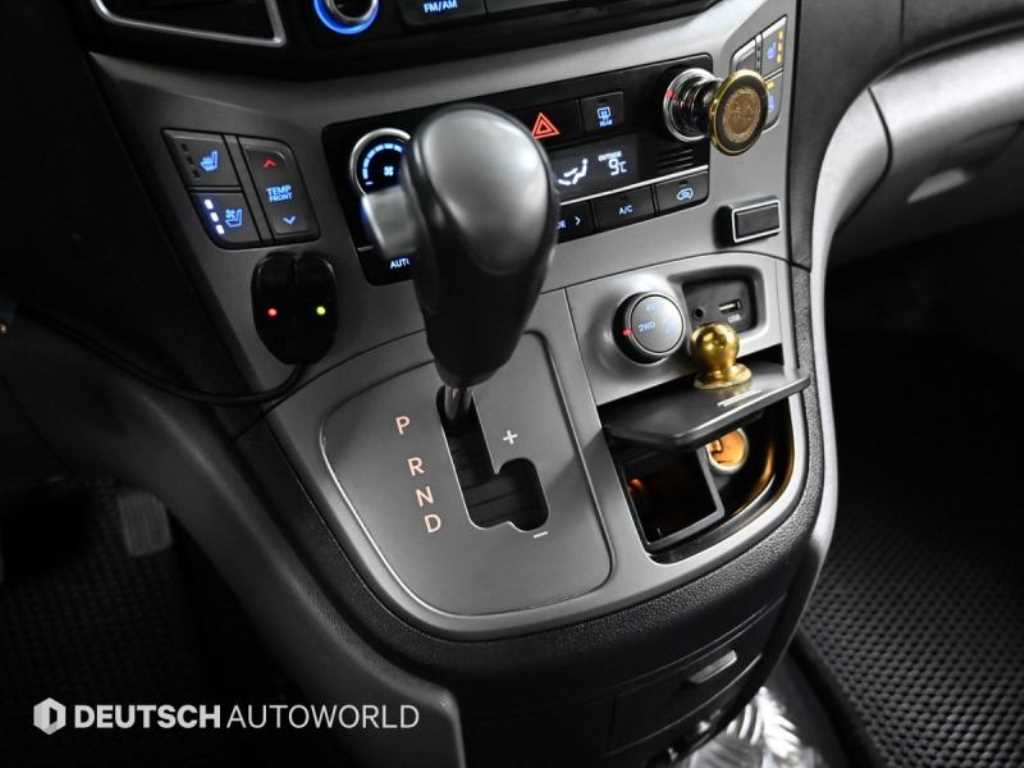 HYUNDAI Starex - Vista 9