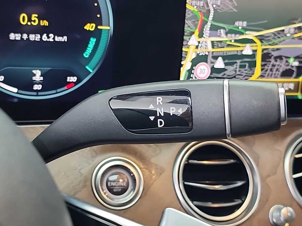 Mercedes Benz E class - Vista 8