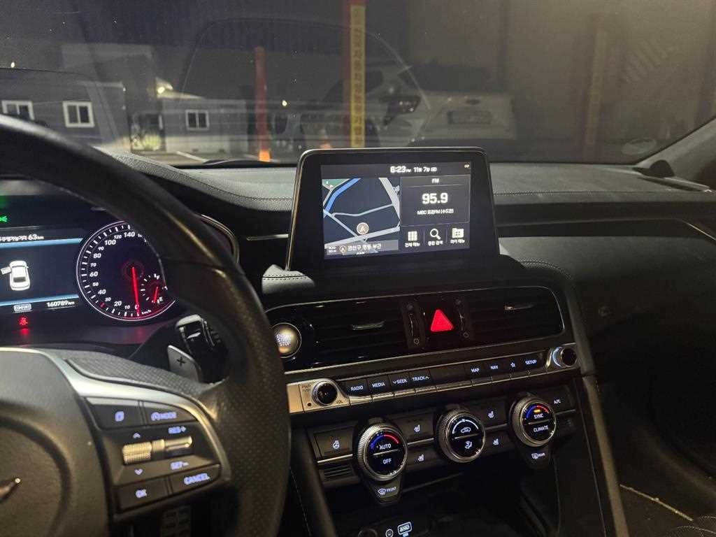 Genesis G70 - Vista 8