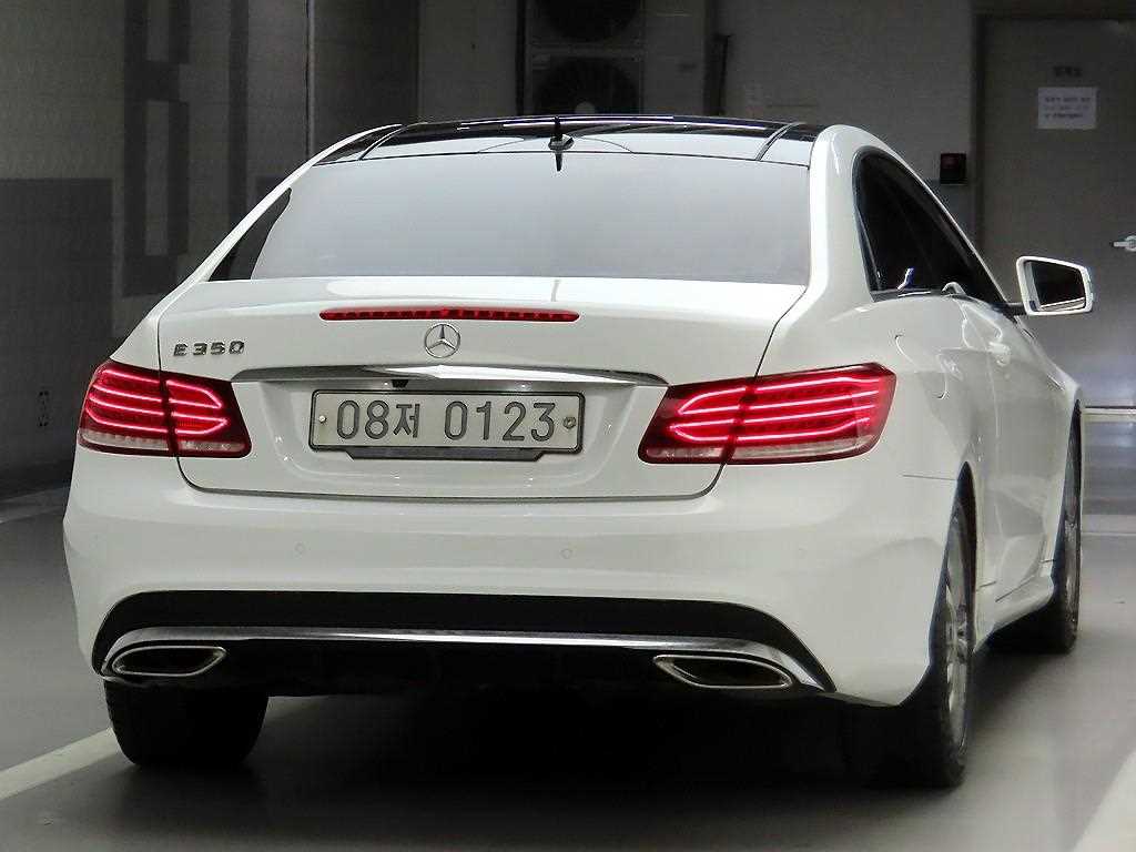 Mercedes Benz E class - Vista 4