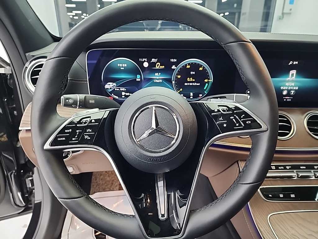 Mercedes Benz E class - Vista 9