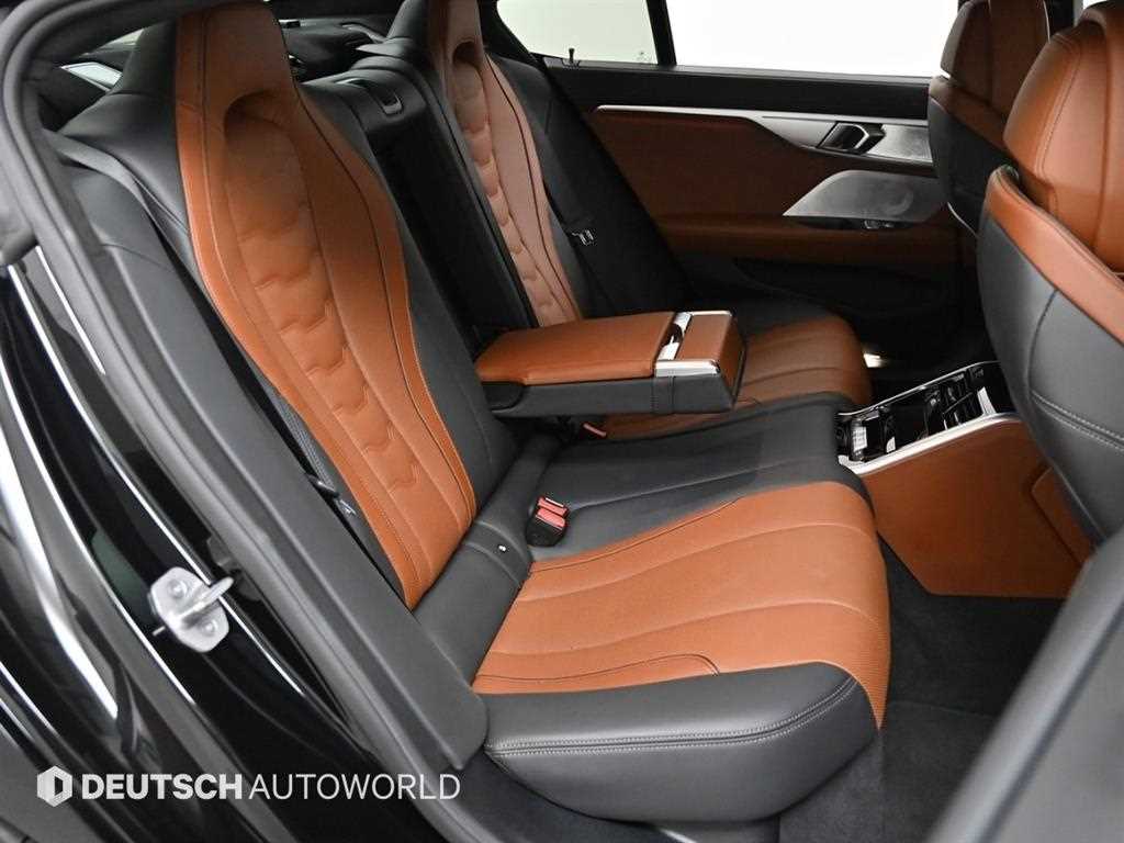 BMW 8 Series - Vista 12