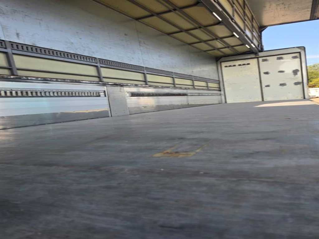 medium and large cargo truck - Vista 6