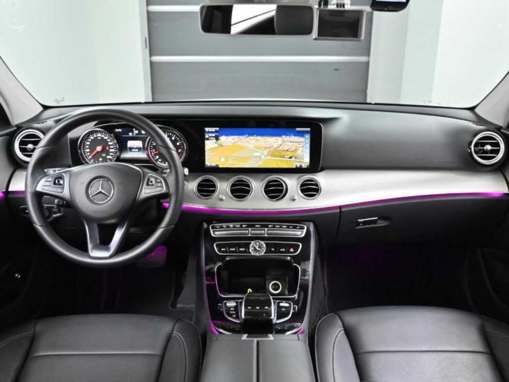Mercedes Benz E class - Vista 7