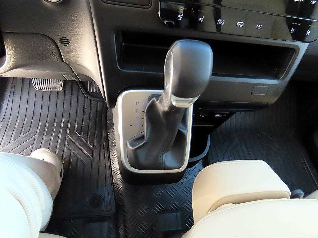 HYUNDAI Staria - Vista 10