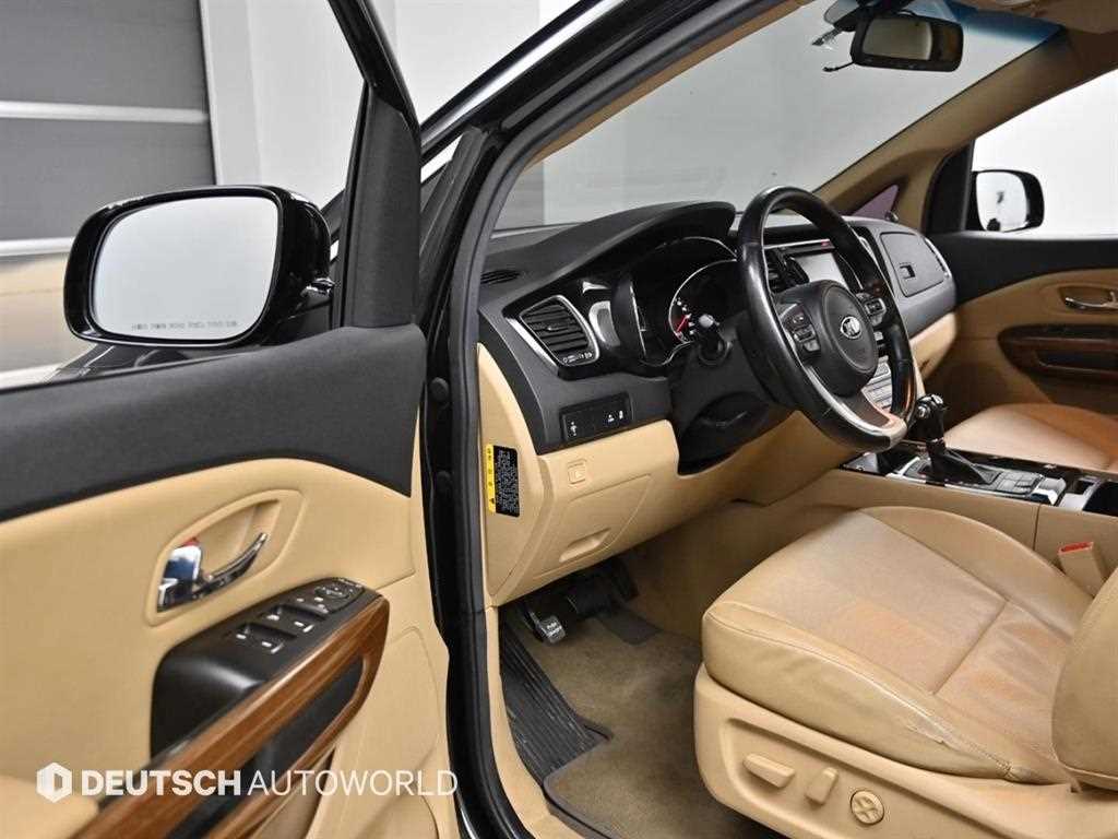 KIA Carnival - Vista 11