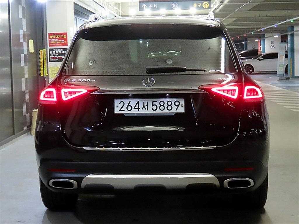 Mercedes Benz GLE Class - Vista 5