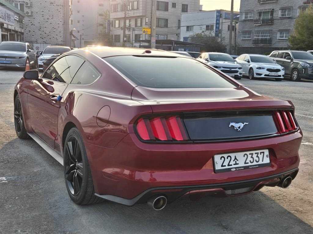 Ford Mustang - Vista 4