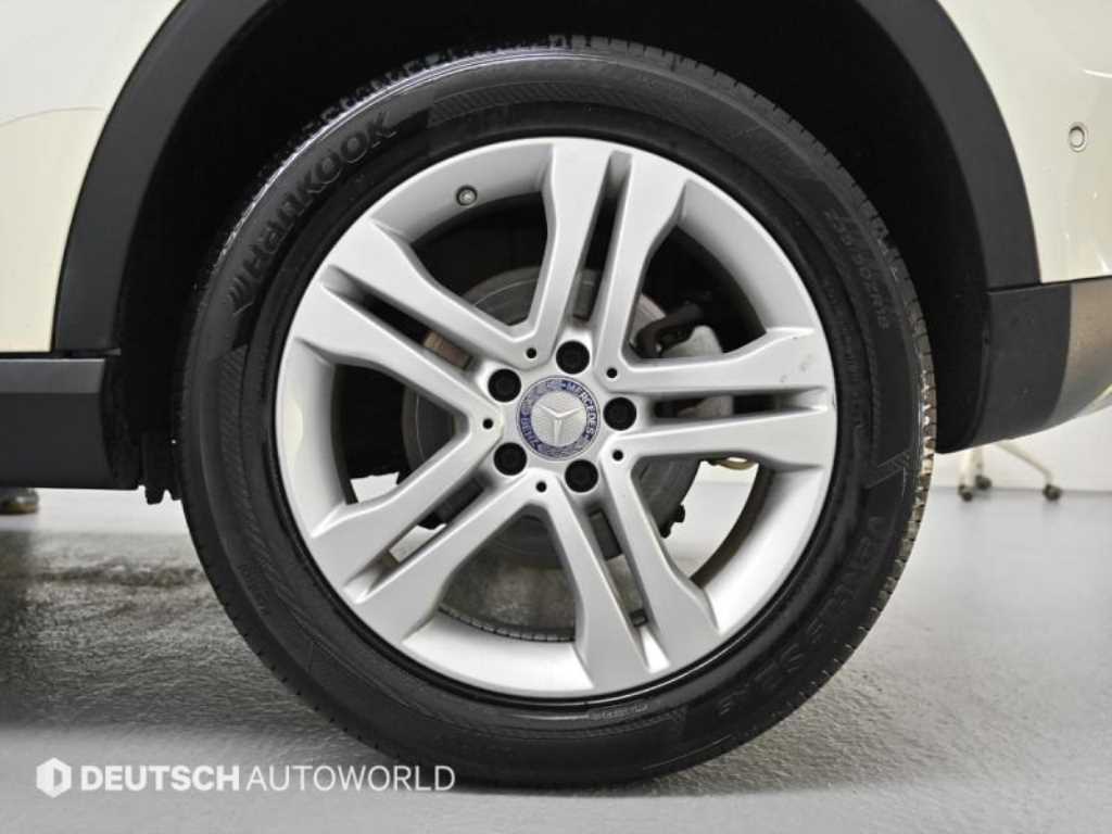 Mercedes Benz GLA Class - Vista 5