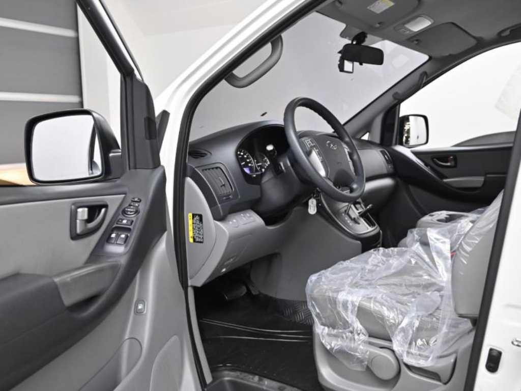 HYUNDAI Starex - Vista 11