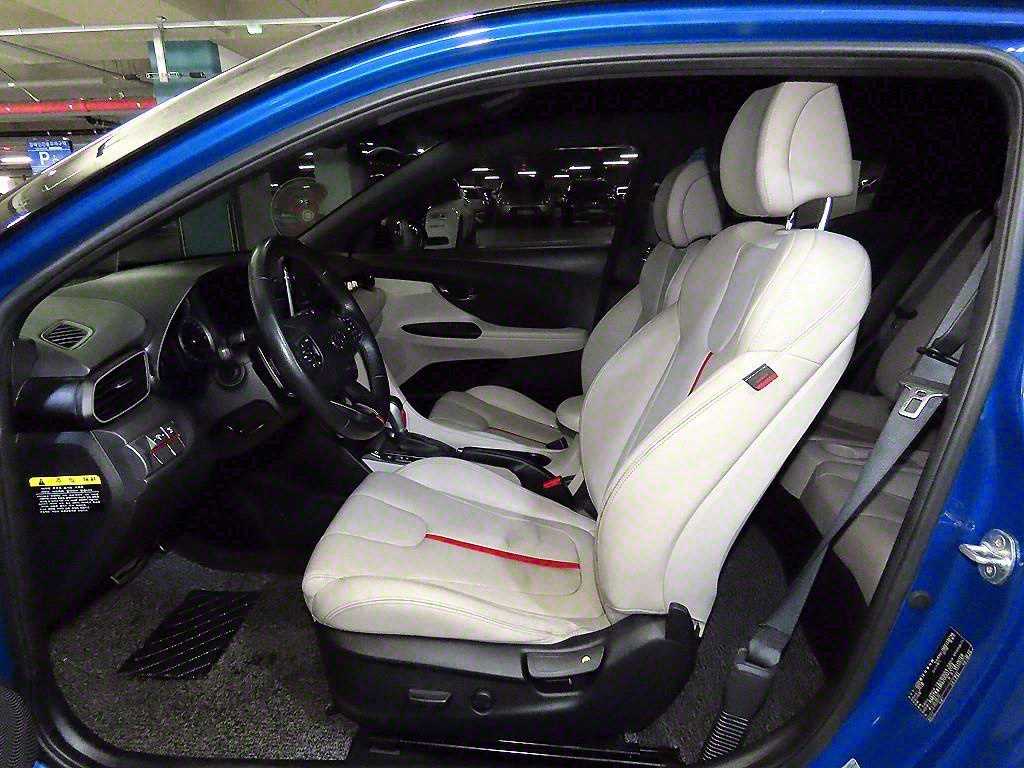 HYUNDAI Veloster - Vista 6