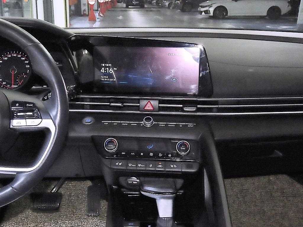 HYUNDAI Avante - Vista 11