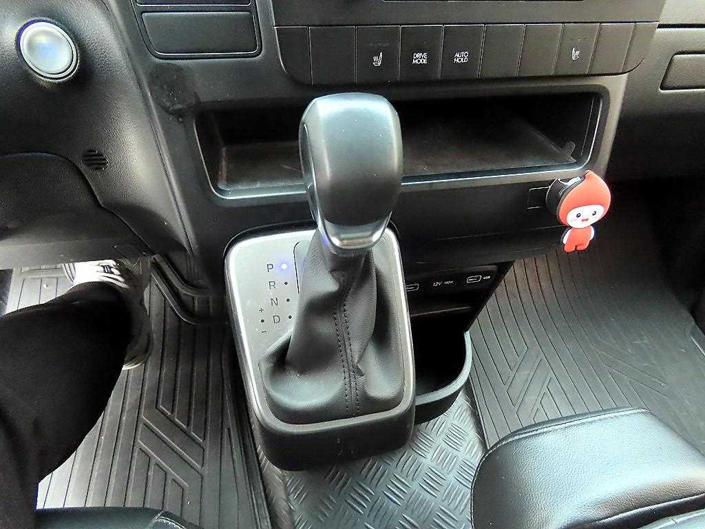 HYUNDAI Staria - Vista 10