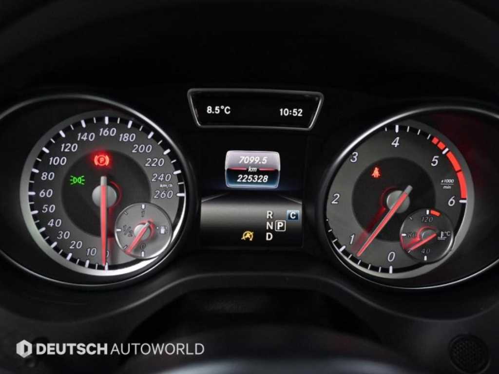 Mercedes Benz GLA Class - Vista 8