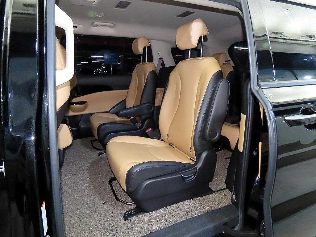 KIA Carnival - Vista 7