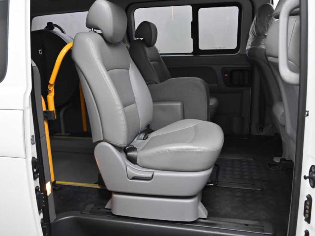 HYUNDAI Starex - Vista 12