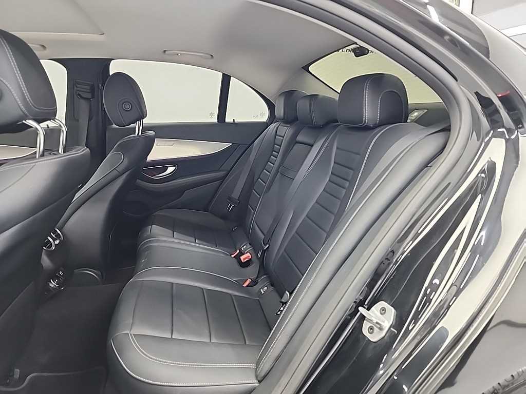 Mercedes Benz E class - Vista 12