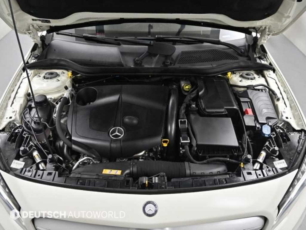 Mercedes Benz GLA Class - Vista 6