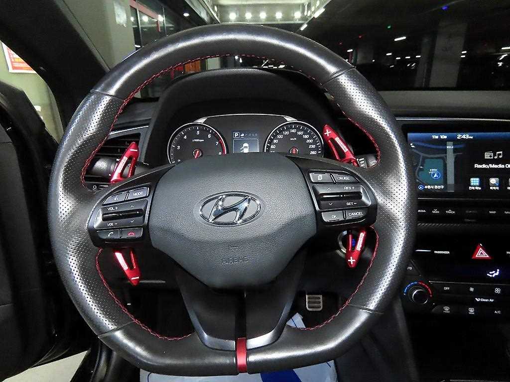 HYUNDAI Avante - Vista 8