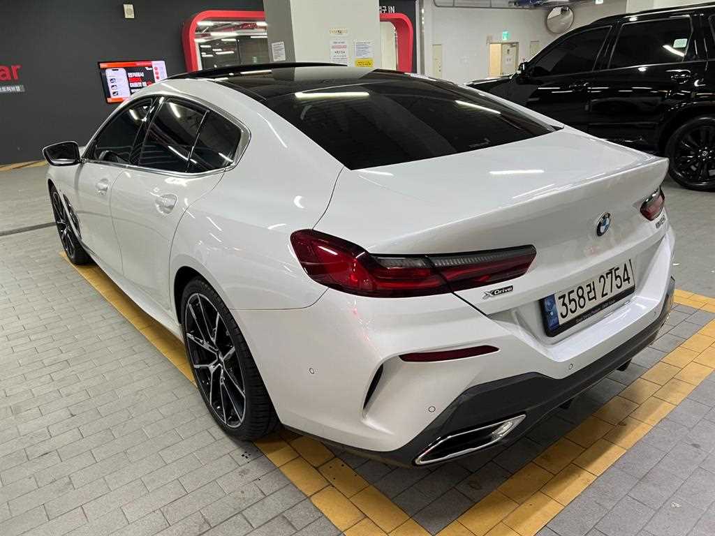 BMW 8 Series - Vista 6