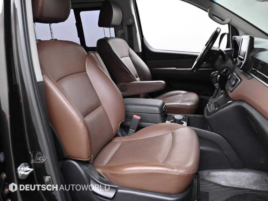 HYUNDAI Starex - Vista 10