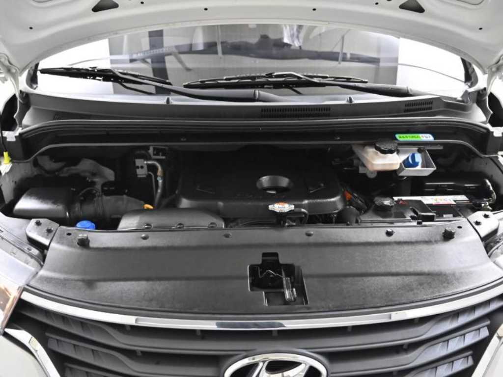 HYUNDAI Starex - Vista 6